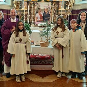 Die kfb St. Pantaleon wirkte bei der Gestaltung des Gottesdienstes mit und lud anschließend zum Suppenessen im Pfarrhof. 