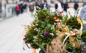 STADTANSICHTEN - Linz an der Donau - LINZ, Austria - 20 MAERZ 2016 - Foto: Martin Parzer - RELIGION - OSTERN - Palmsonntag in Linz - Palmweihe vor dem Linzer Mariendom - Neuer Dom - Kirche - Brauchtum - Palmbuschen - 