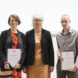 Verleihung Diözesankunstpreis, v.l.: Maria Venzl, Veronika Kitzmüller, Felix-Benedikt Sturm