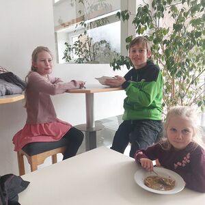 Mindestens 40 Liter Suppe - Erdäpfel-Kürbis, Bärlauch, Gulasch, Bohnen, Rundsuppe mit Nudeln, Fleisch und Fritatten waren im Nu serviert und verzehrt. 