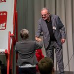 Durch den Abend führten Christian Öhler, Pfarrer von Bad Ischl („Ich arbeite nicht am Sonntag, sondern für den Sonntag“) und Sprecher der Allianz OÖ, und Anna Wall-Strasser, Vorsitzende der Katholischen Arbeitnehmer:innen Bewegung Österreich 
