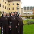       V. l.: .: Sr. M. Imelda, Generalvikarin Sr. M. Friedburga, Sr. M. Rosa, Generaloberin Sr. M. Barbara und Sr. M. Klara. © Elisabethinen Linz                         