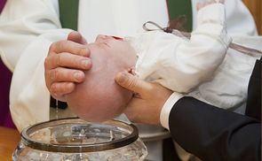 Die Zahl der Taufen ist 2016 wieder leicht gestiegen.