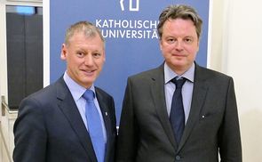  Rektor Univ.-Prof. Dr. Franz Gruber (l.) und Univ.-Prof. Dr. Stephan Grotz. 
