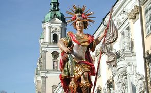Hl. Florian vor der Westfassade des Stiftes St. Florian     